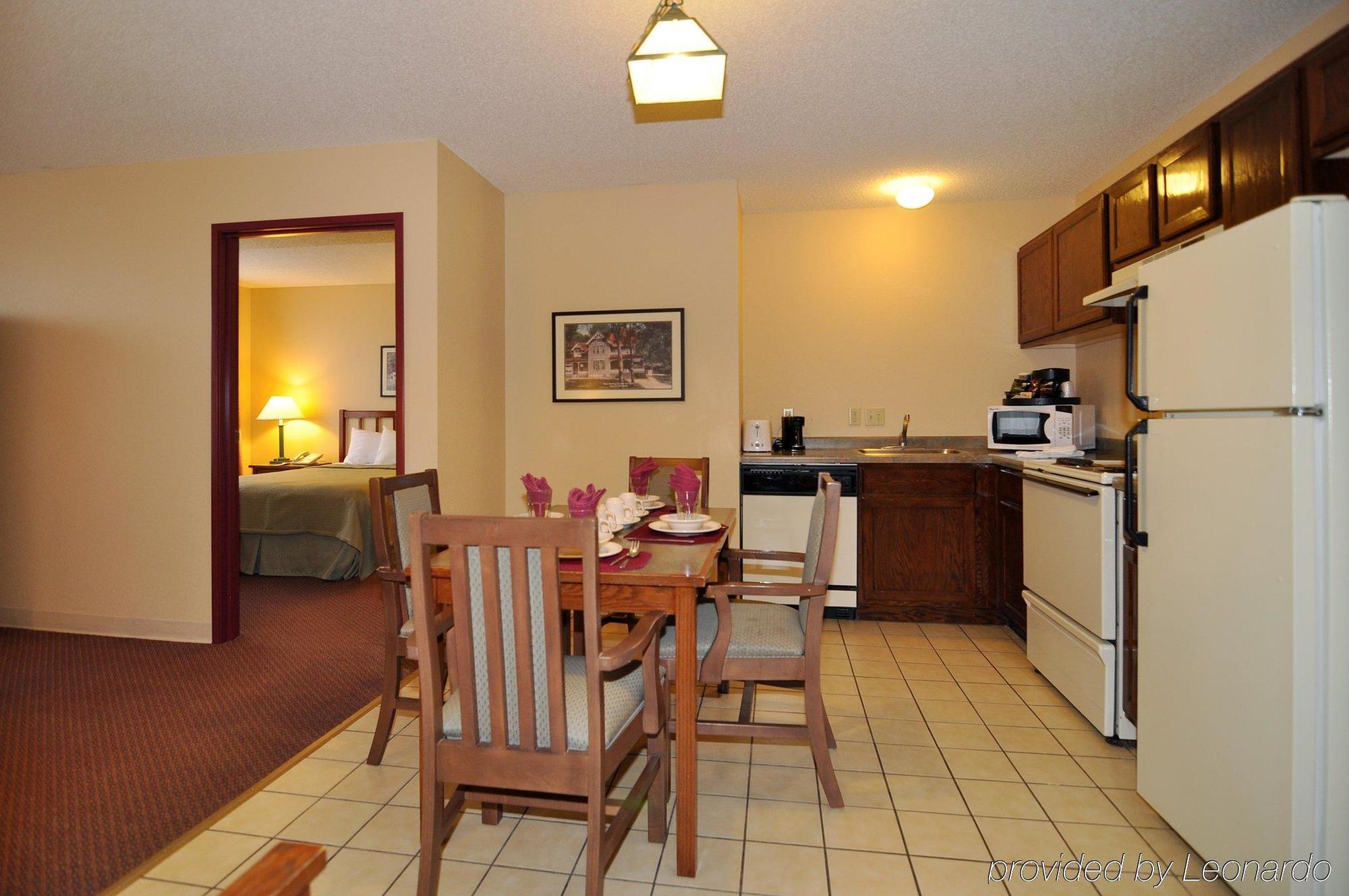 Norwood Inn And Suites 차스카 객실 사진