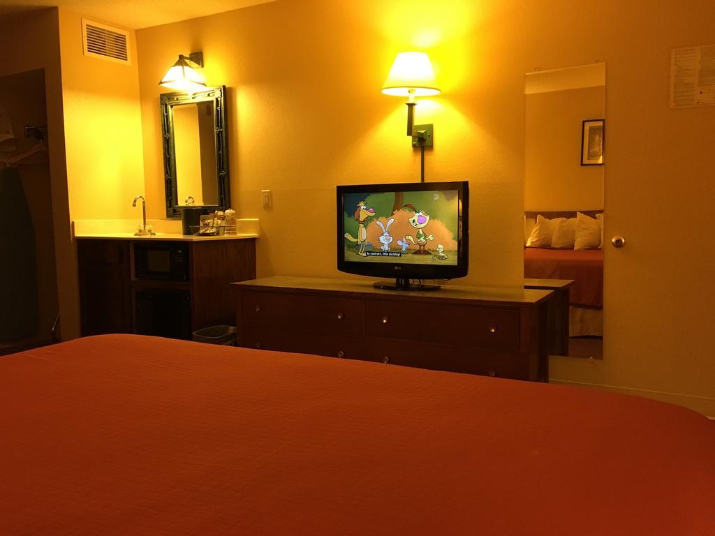 Norwood Inn And Suites 차스카 외부 사진