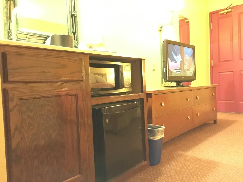 Norwood Inn And Suites 차스카 외부 사진