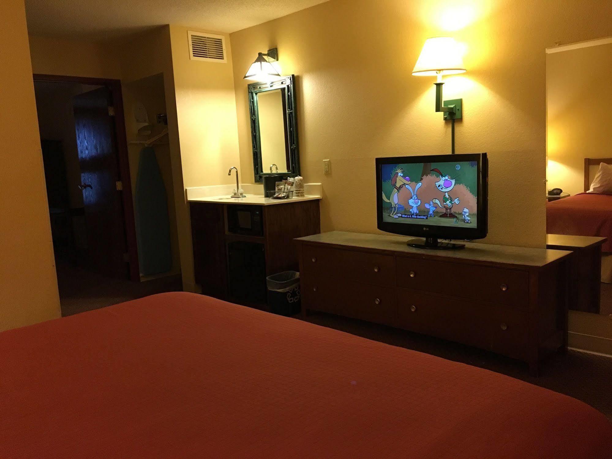 Norwood Inn And Suites 차스카 외부 사진