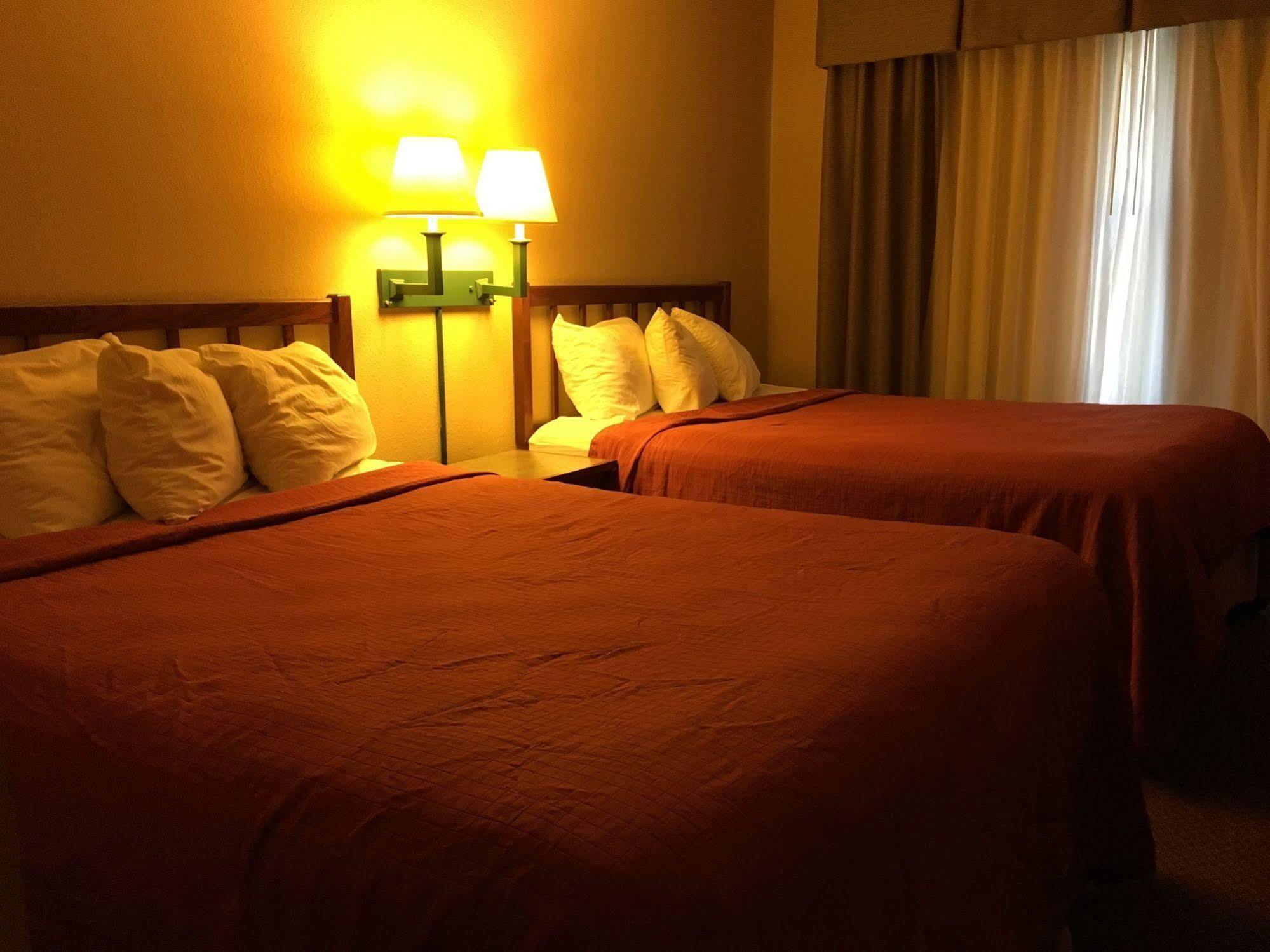 Norwood Inn And Suites 차스카 외부 사진