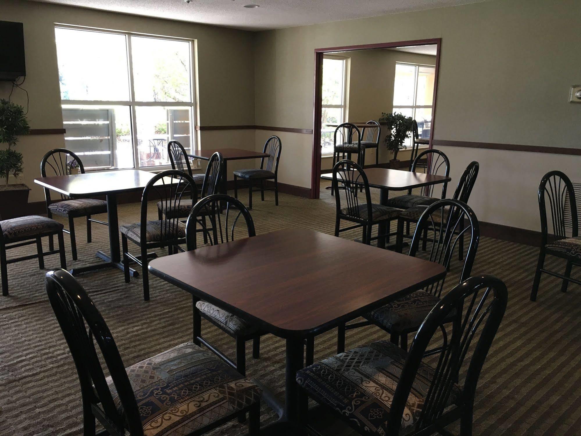 Norwood Inn And Suites 차스카 외부 사진