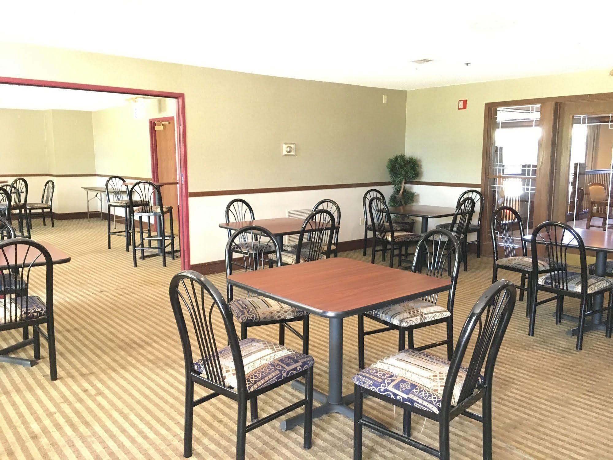Norwood Inn And Suites 차스카 외부 사진
